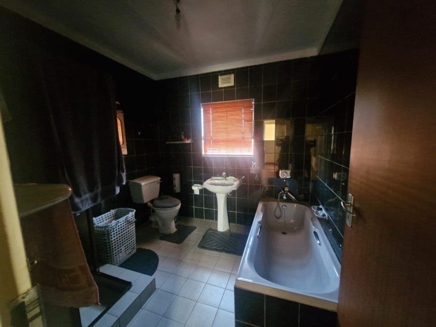 5 Bedroom Property for Sale in Actonville Gauteng