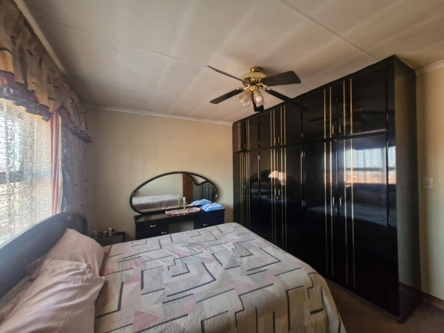 5 Bedroom Property for Sale in Actonville Gauteng