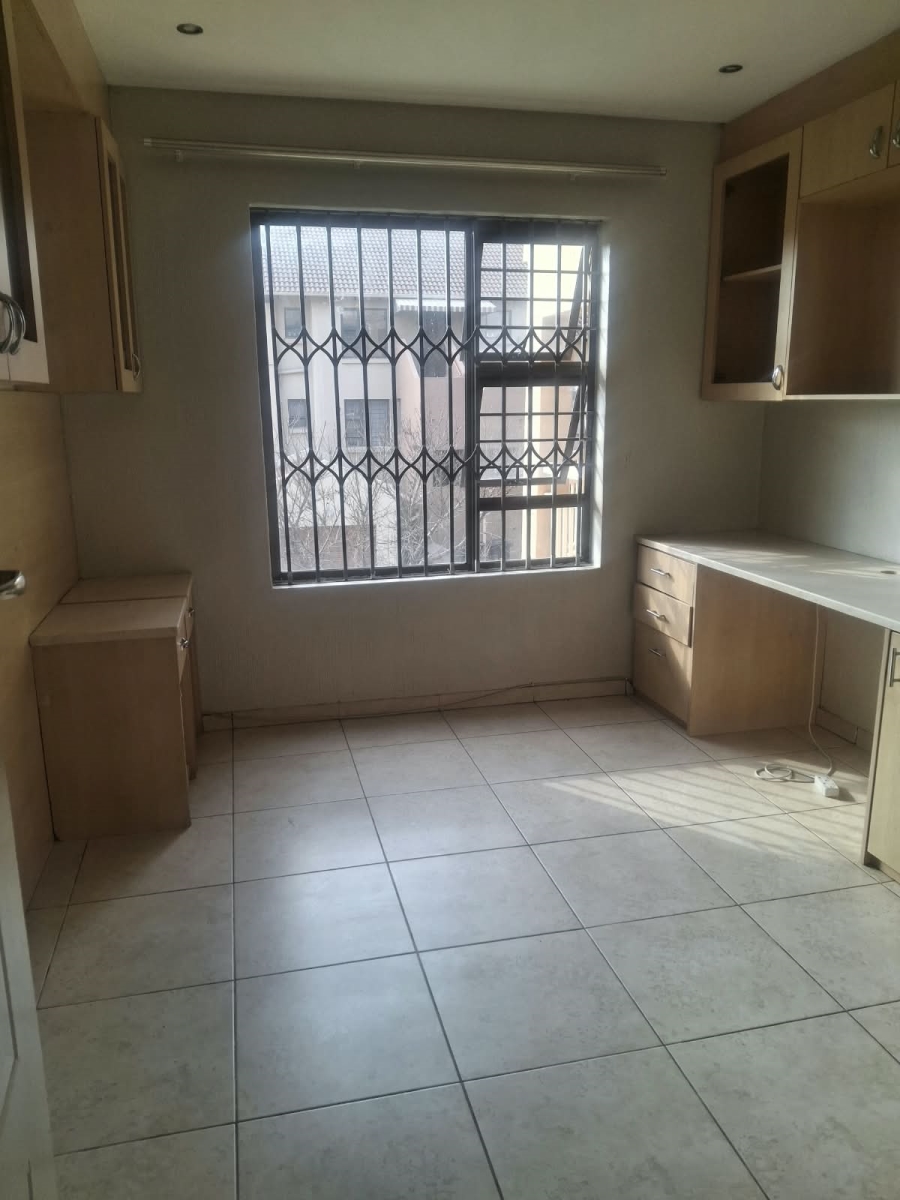 To Let 3 Bedroom Property for Rent in Bedfordview Gauteng