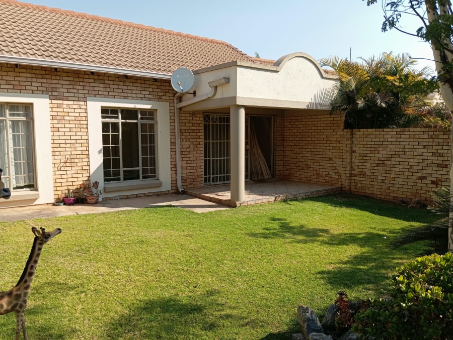 2 Bedroom Property for Sale in Die Hoewes Gauteng