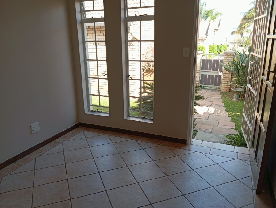 2 Bedroom Property for Sale in Die Hoewes Gauteng