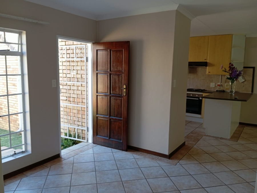 2 Bedroom Property for Sale in Die Hoewes Gauteng