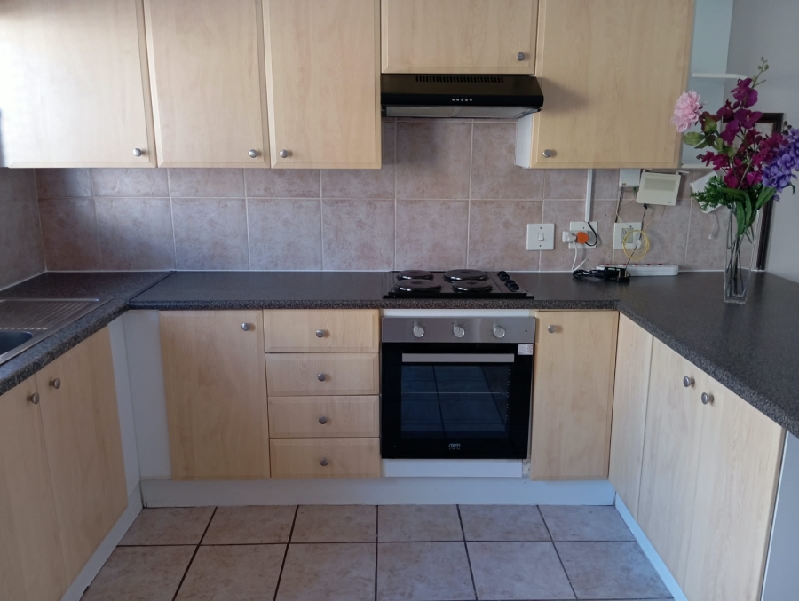 2 Bedroom Property for Sale in Die Hoewes Gauteng