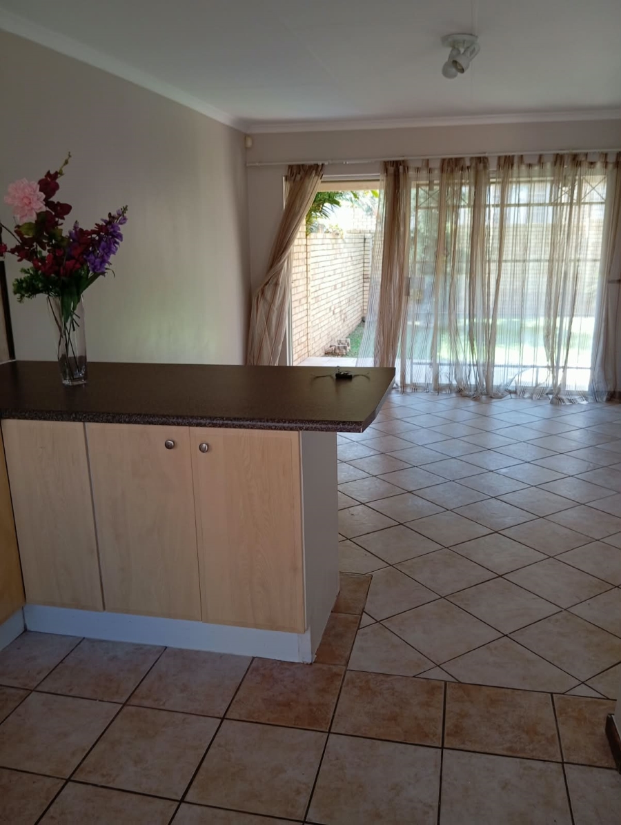 2 Bedroom Property for Sale in Die Hoewes Gauteng