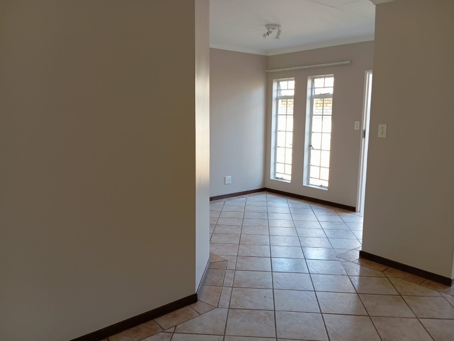 2 Bedroom Property for Sale in Die Hoewes Gauteng