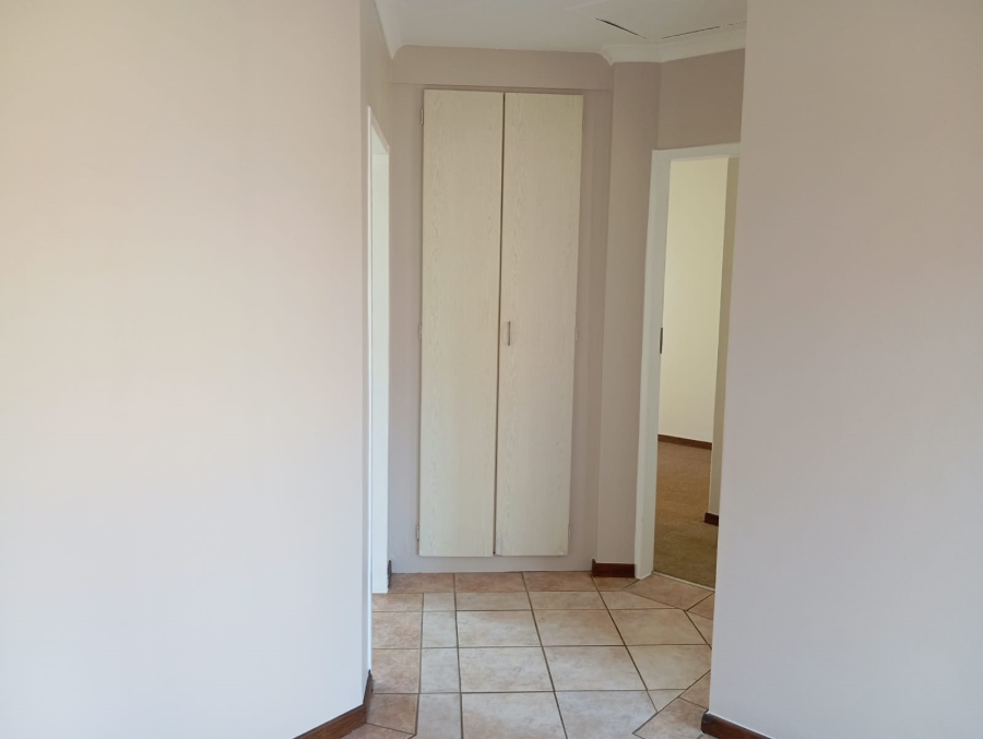 2 Bedroom Property for Sale in Die Hoewes Gauteng
