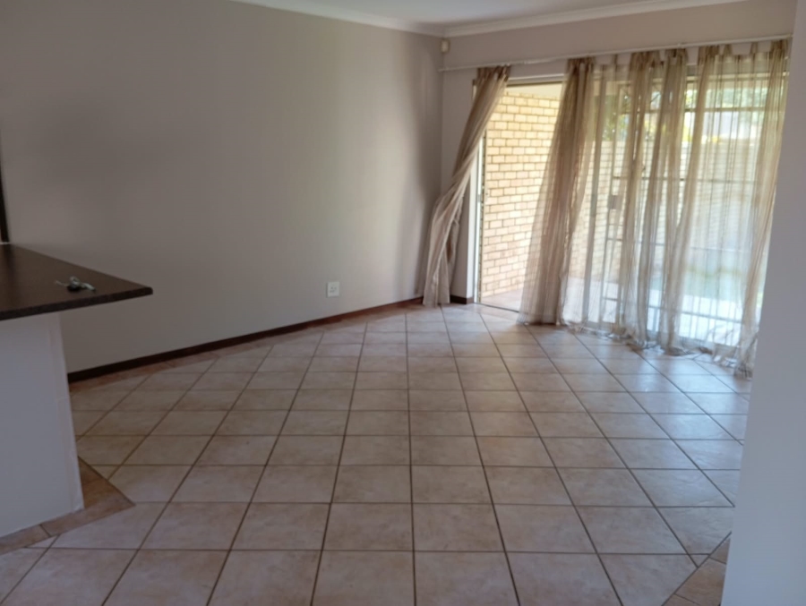 2 Bedroom Property for Sale in Die Hoewes Gauteng