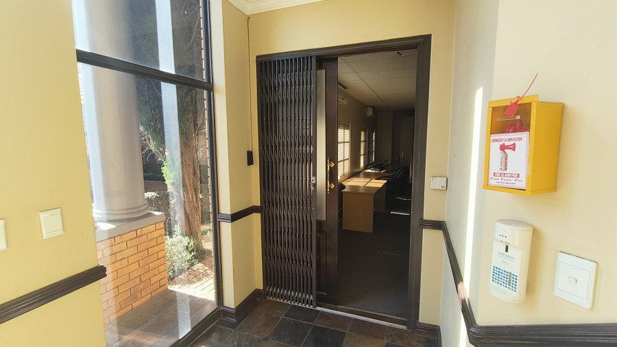 To Let Commercial Property for Rent in Die Hoewes Gauteng