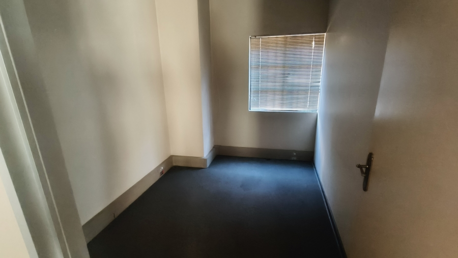 To Let Commercial Property for Rent in Die Hoewes Gauteng
