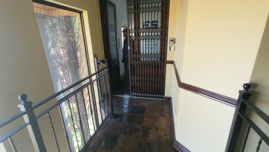To Let Commercial Property for Rent in Die Hoewes Gauteng