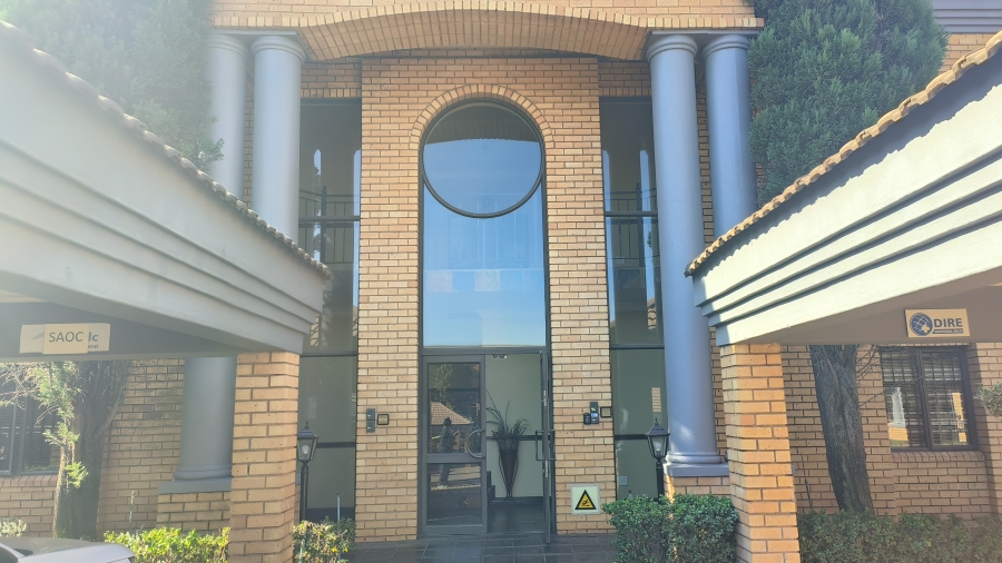 To Let Commercial Property for Rent in Die Hoewes Gauteng