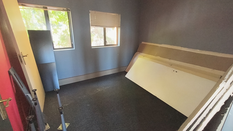 To Let Commercial Property for Rent in Die Hoewes Gauteng