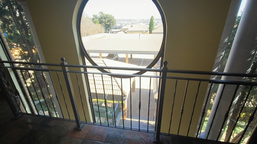 To Let Commercial Property for Rent in Die Hoewes Gauteng