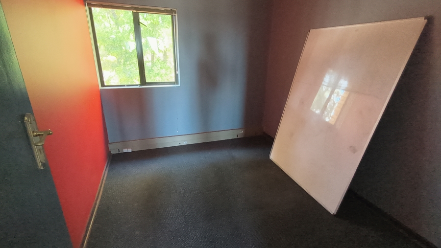 To Let Commercial Property for Rent in Die Hoewes Gauteng