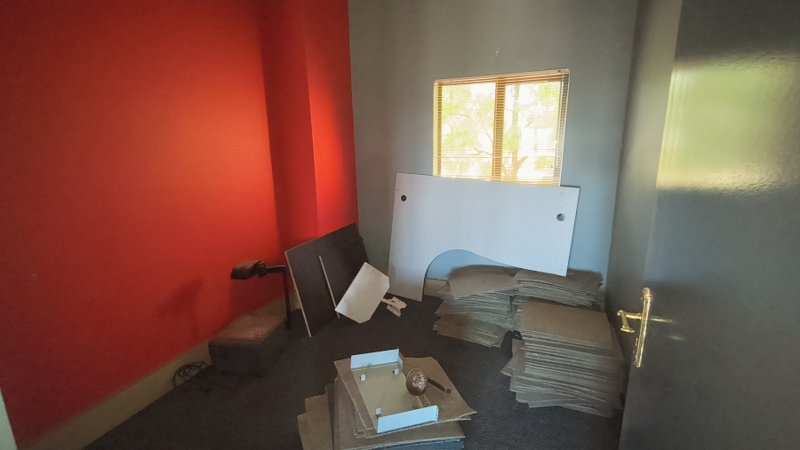 To Let Commercial Property for Rent in Die Hoewes Gauteng