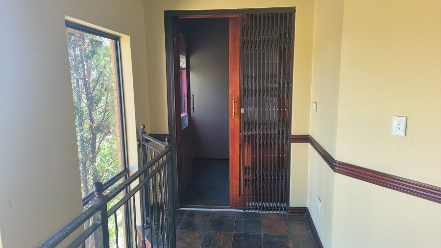 To Let Commercial Property for Rent in Die Hoewes Gauteng