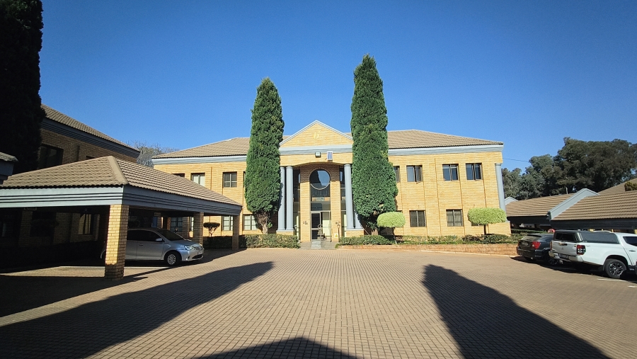 To Let Commercial Property for Rent in Die Hoewes Gauteng