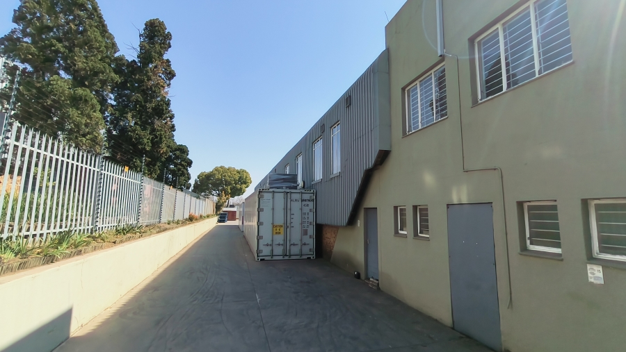 To Let Commercial Property for Rent in Rooihuiskraal Gauteng