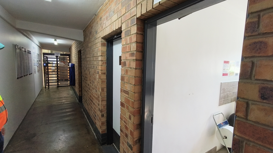 To Let Commercial Property for Rent in Rooihuiskraal Gauteng
