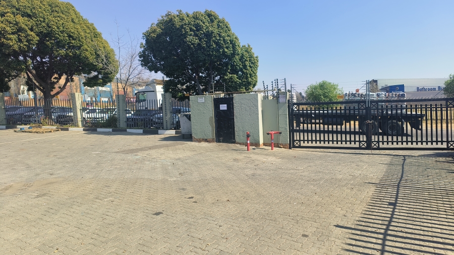To Let Commercial Property for Rent in Rooihuiskraal Gauteng