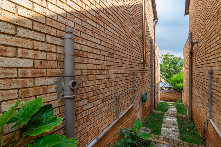 2 Bedroom Property for Sale in Wilgeheuwel Gauteng