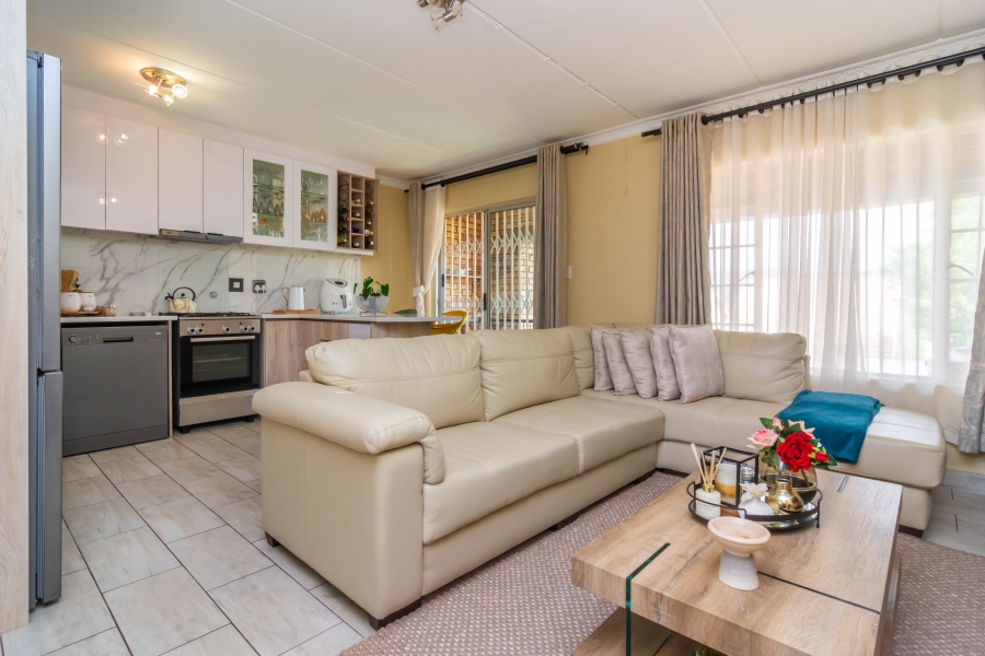 2 Bedroom Property for Sale in Wilgeheuwel Gauteng