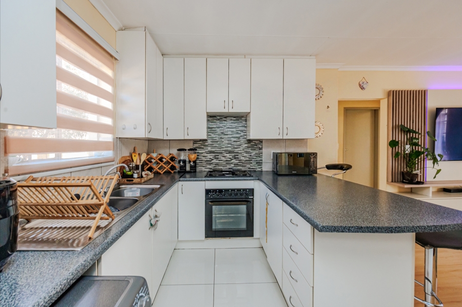 3 Bedroom Property for Sale in Honeydew Manor Gauteng