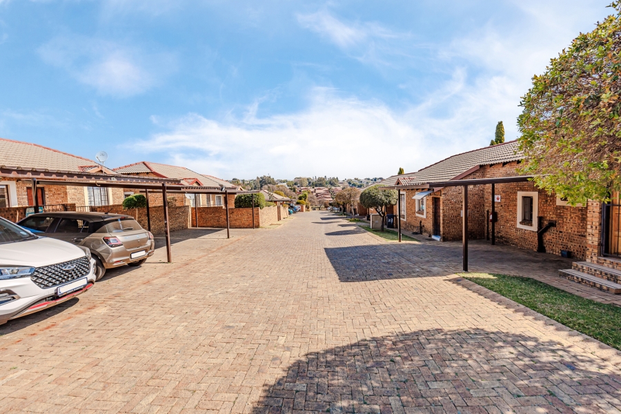 3 Bedroom Property for Sale in Honeydew Manor Gauteng