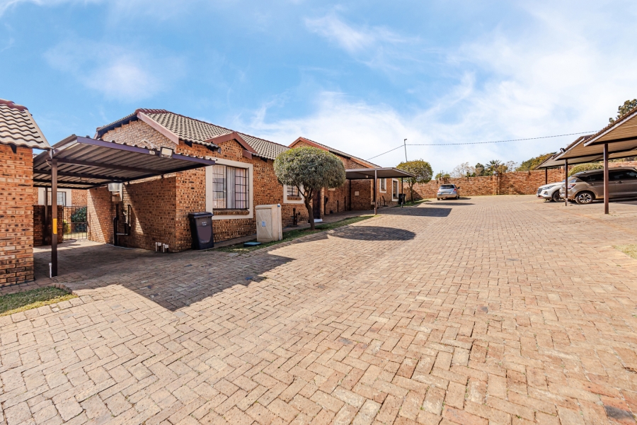 3 Bedroom Property for Sale in Honeydew Manor Gauteng