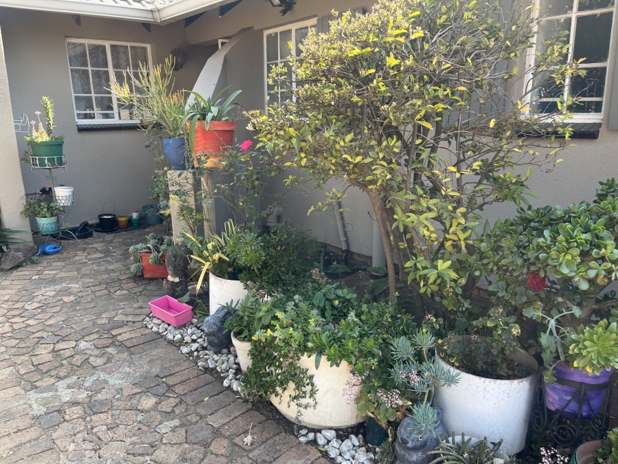 2 Bedroom Property for Sale in Albertsdal Gauteng