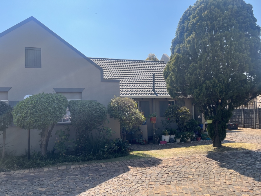 2 Bedroom Property for Sale in Albertsdal Gauteng