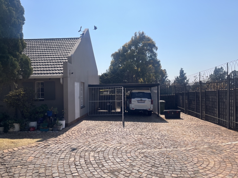 2 Bedroom Property for Sale in Albertsdal Gauteng