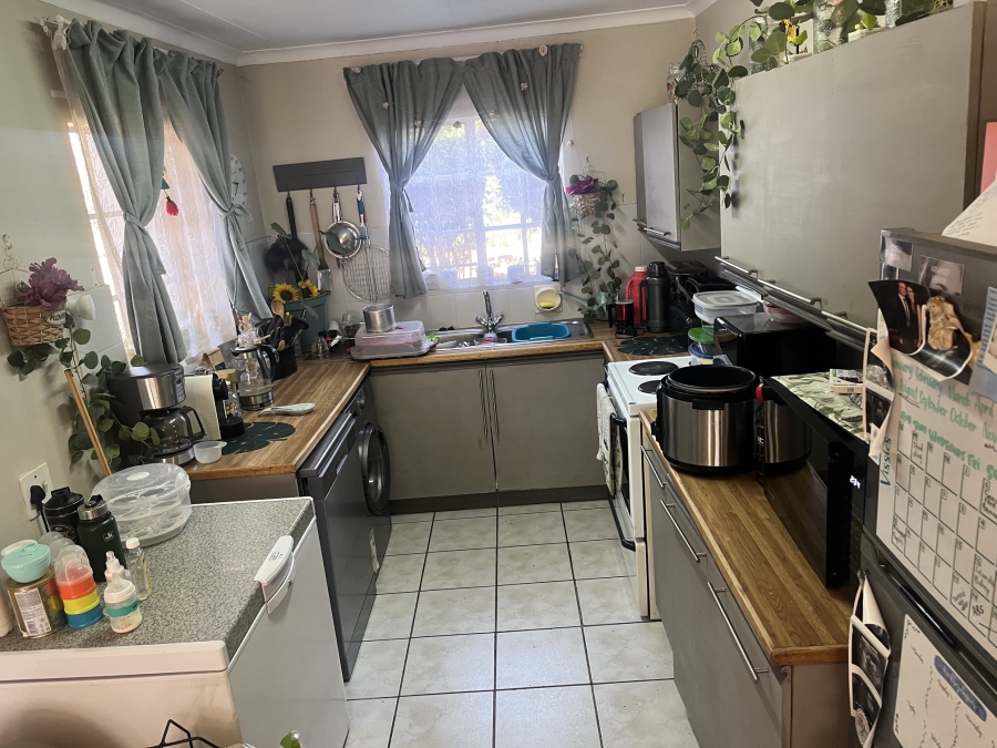 2 Bedroom Property for Sale in Albertsdal Gauteng