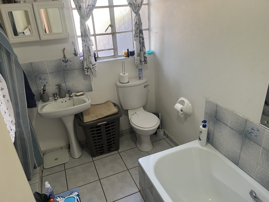 2 Bedroom Property for Sale in Albertsdal Gauteng