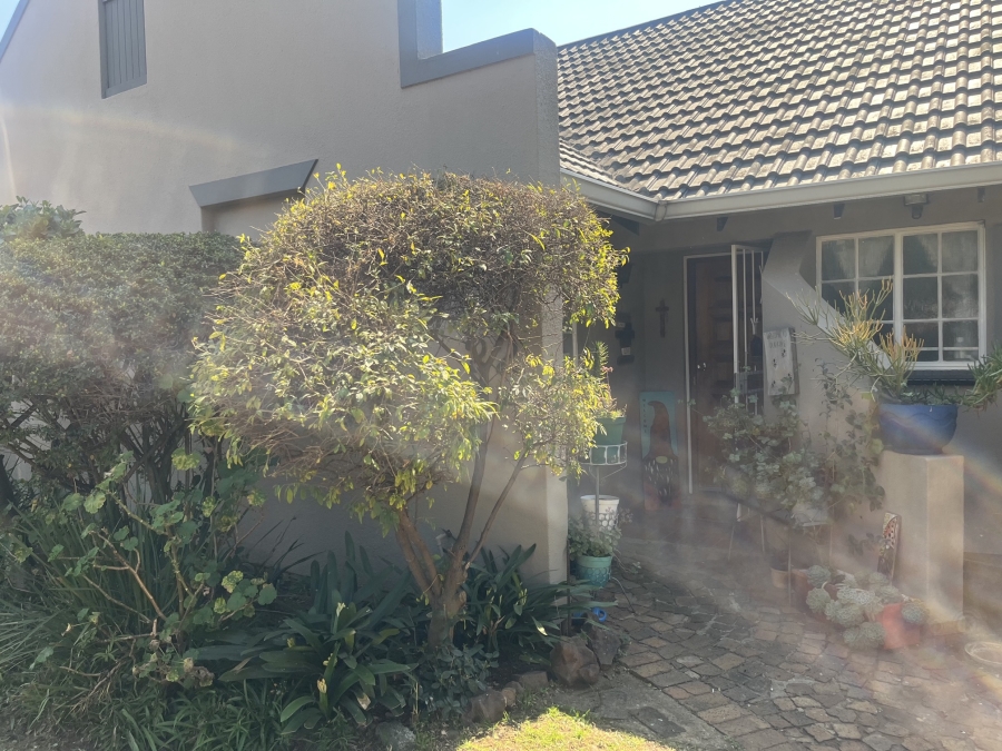 2 Bedroom Property for Sale in Albertsdal Gauteng