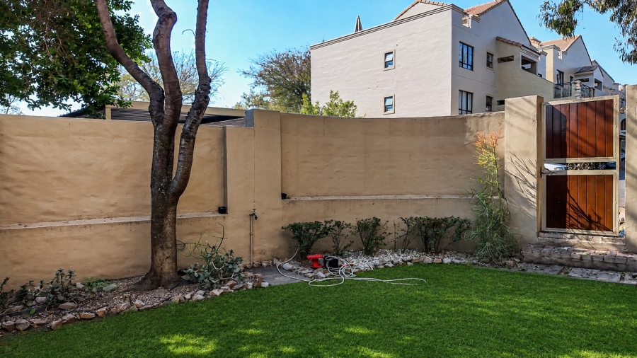 2 Bedroom Property for Sale in Pineslopes Gauteng