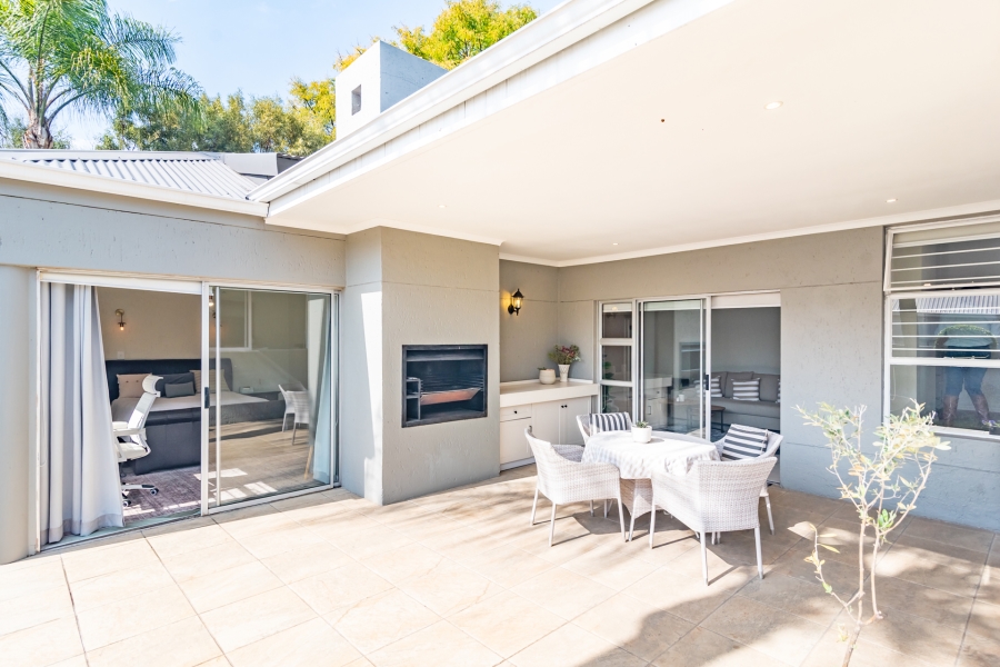 4 Bedroom Property for Sale in Magaliessig Gauteng