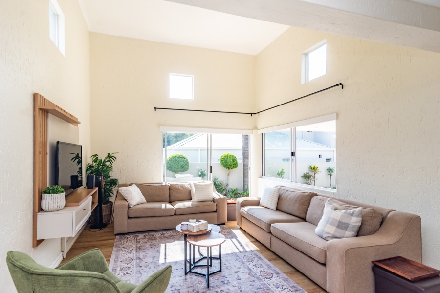 4 Bedroom Property for Sale in Magaliessig Gauteng