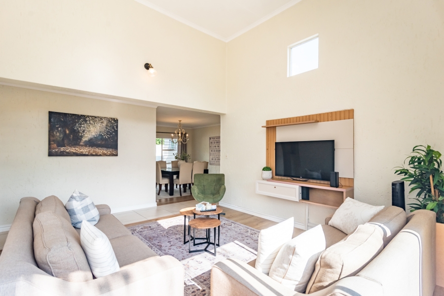 4 Bedroom Property for Sale in Magaliessig Gauteng