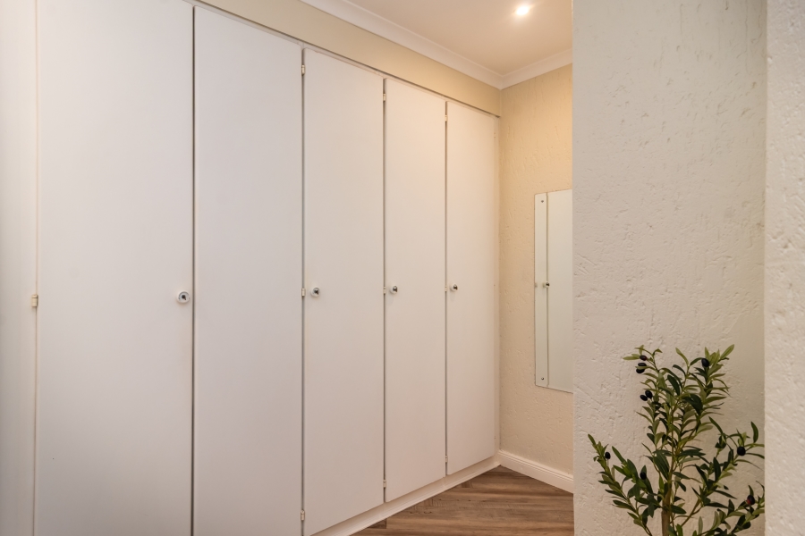 4 Bedroom Property for Sale in Magaliessig Gauteng