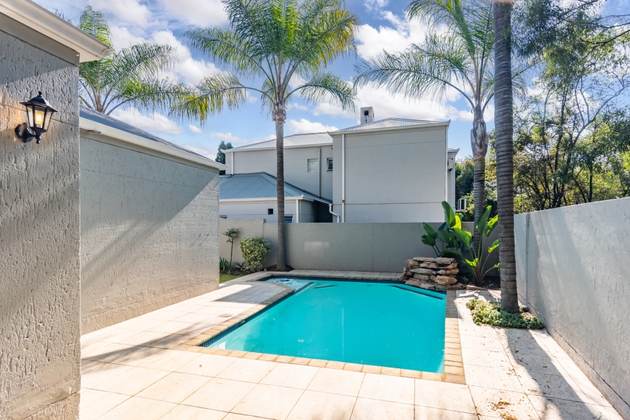 4 Bedroom Property for Sale in Magaliessig Gauteng
