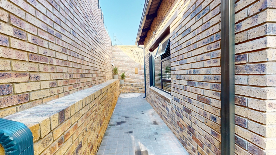 3 Bedroom Property for Sale in Bartlett Gauteng