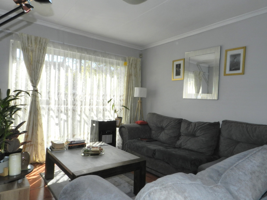2 Bedroom Property for Sale in Wilgeheuwel Gauteng