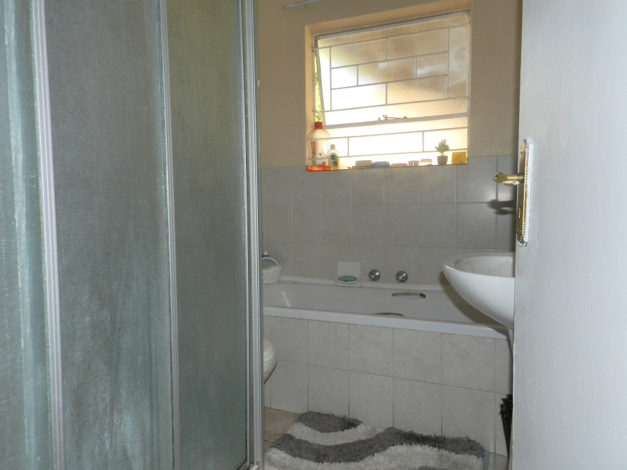 2 Bedroom Property for Sale in Wilgeheuwel Gauteng