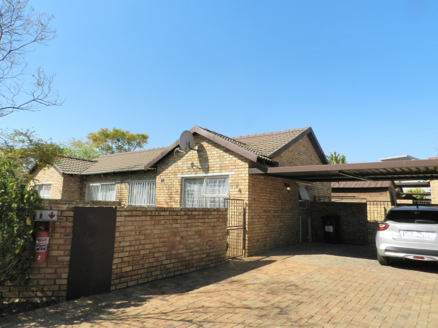 2 Bedroom Property for Sale in Wilgeheuwel Gauteng