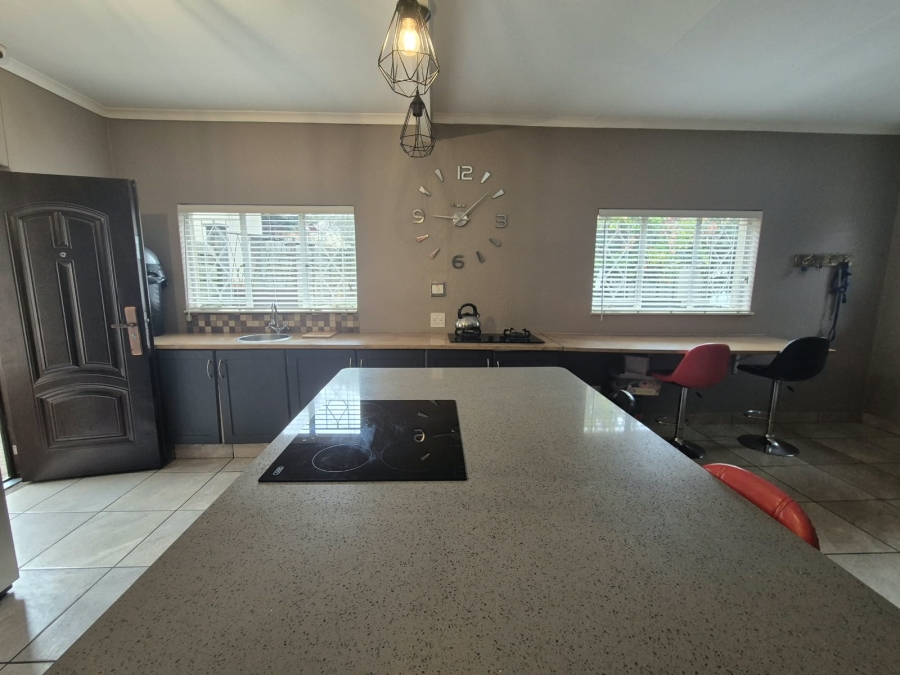 3 Bedroom Property for Sale in Mulbarton Gauteng