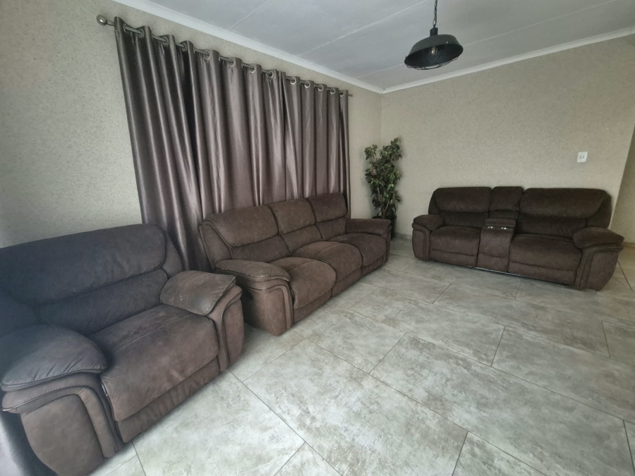 3 Bedroom Property for Sale in Mulbarton Gauteng