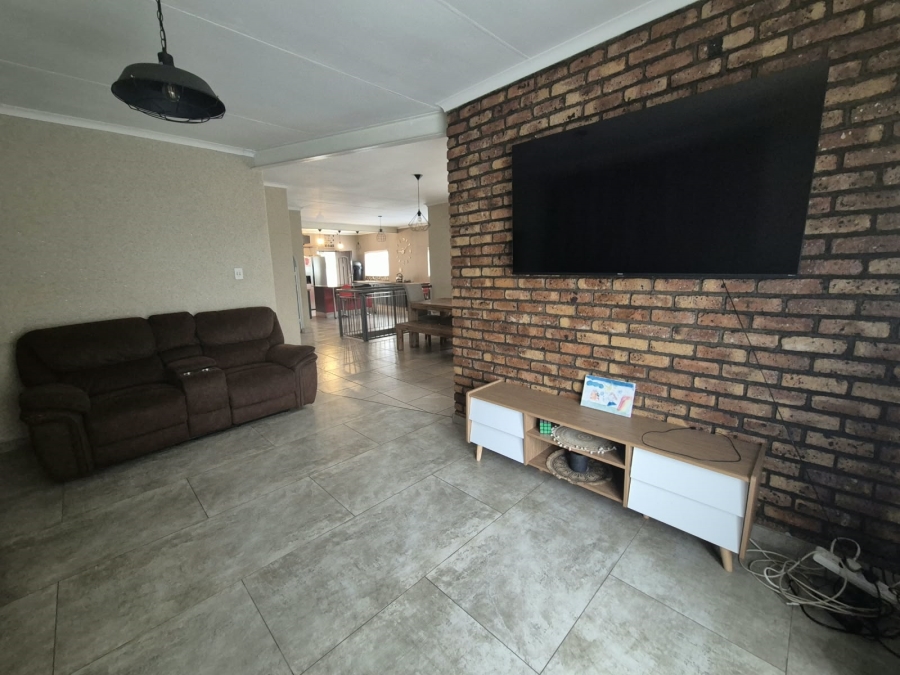 3 Bedroom Property for Sale in Mulbarton Gauteng
