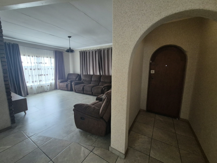3 Bedroom Property for Sale in Mulbarton Gauteng