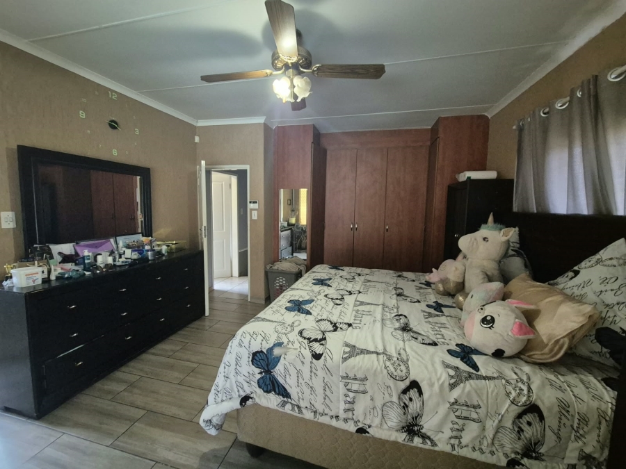 3 Bedroom Property for Sale in Mulbarton Gauteng
